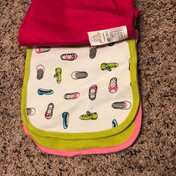 Carters Bib 3 pack- Girls - Picture 2 of 4